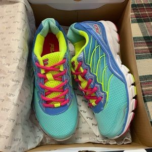 NEW Fila countdown sneaker shoes girl size 3